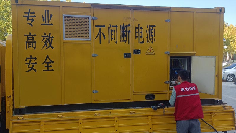 饶河柴油发电机组和UPS电源配合使用时，如何避免切换过程中的电力中断？